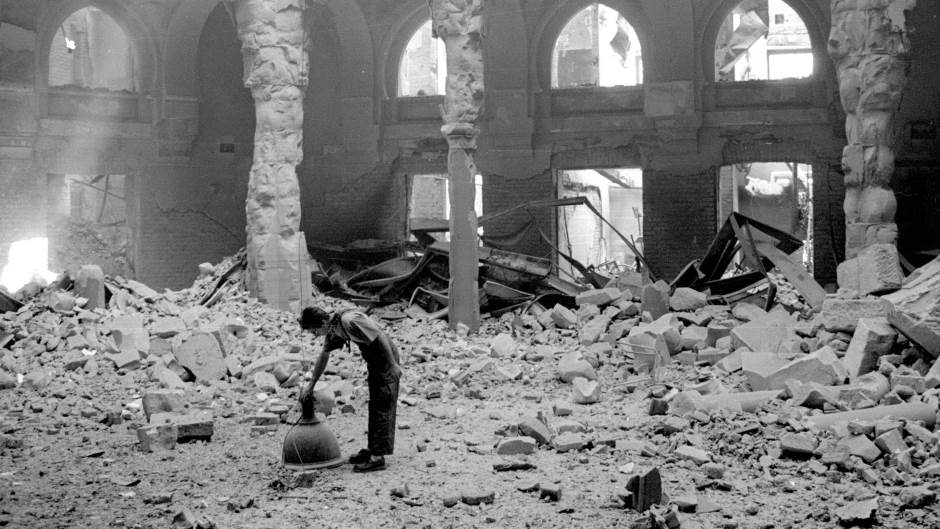 Sarajevo S City Hall Marks 27 Years Since It Was Burnt Down