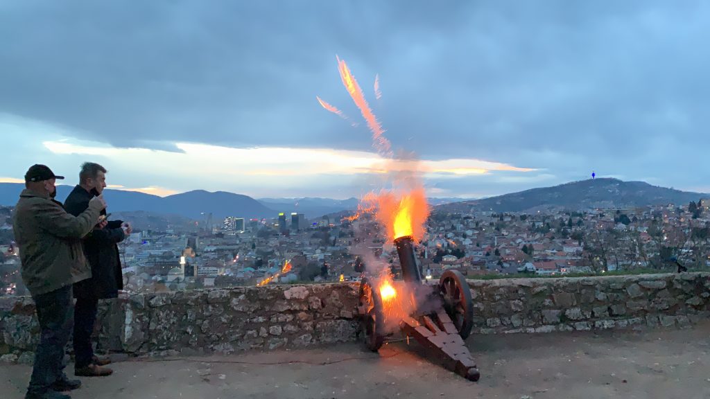 Pucanj Topa Sa Ute Tabije U Sarajevu Po Eo Ramazan Foto Video N