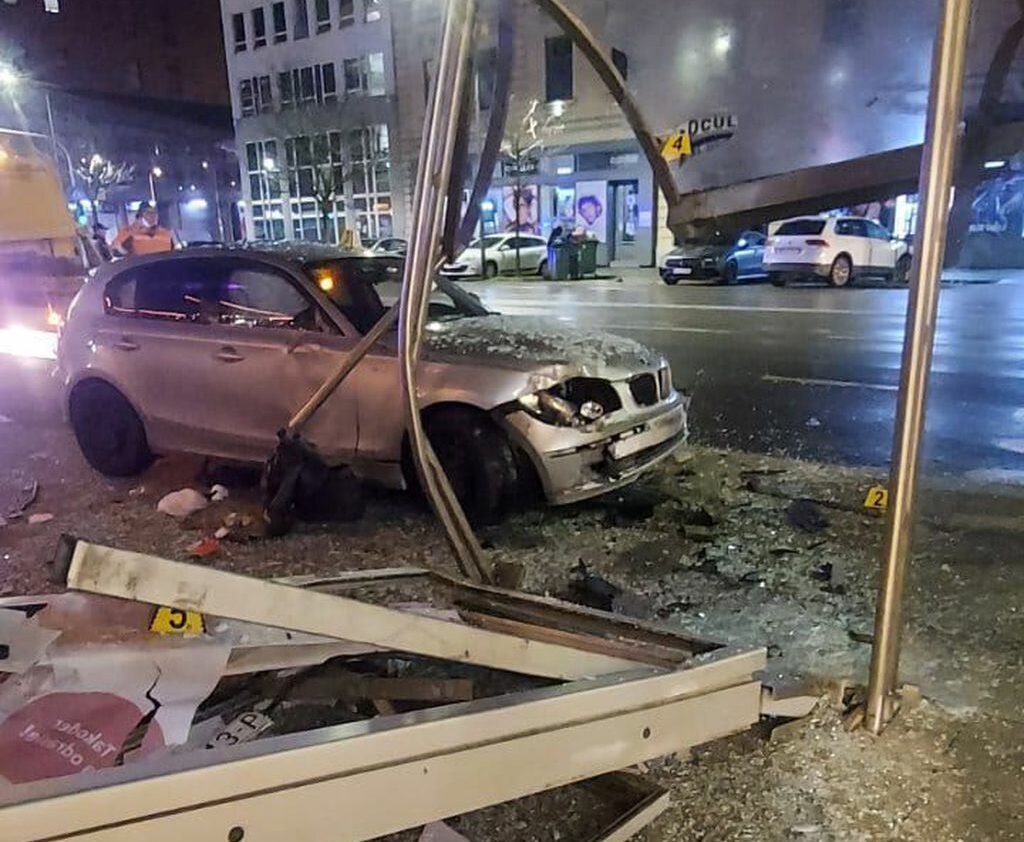 Užas u Osijeku Vozač automobilom pokosio autobusko stajalište ima