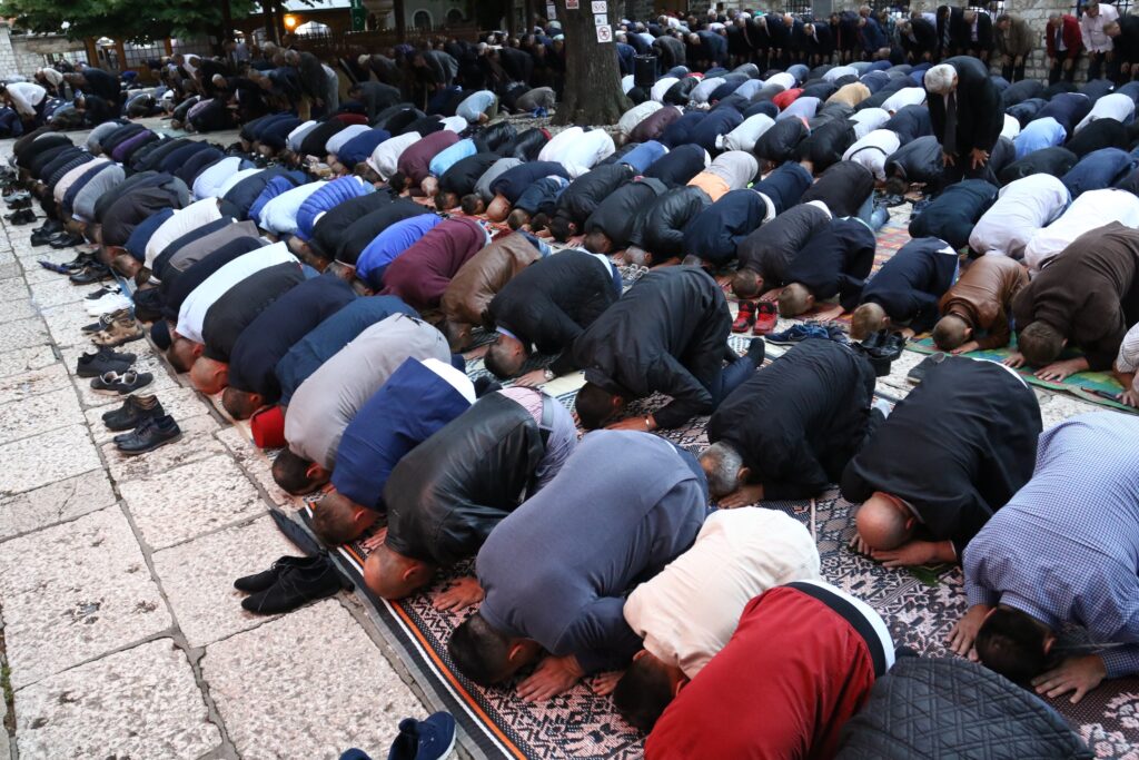 Poznato u koliko sati će se klanjati bajram namaz N1