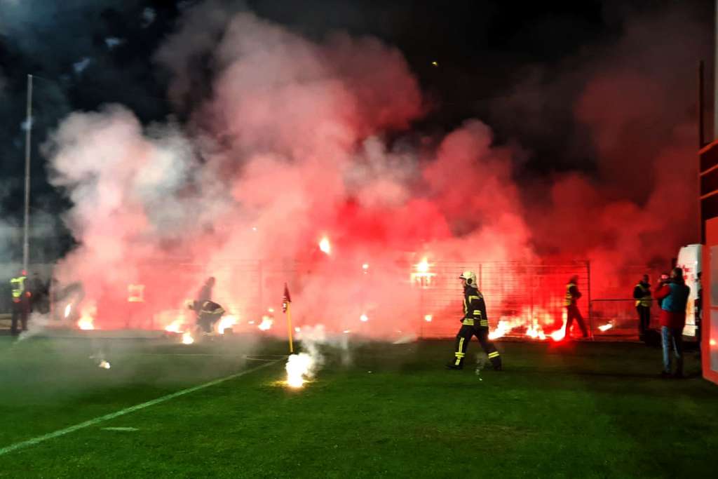 Tra I Se Pokretanje Postupka Protiv Vatrogasca Koji Je Bacio Baklju