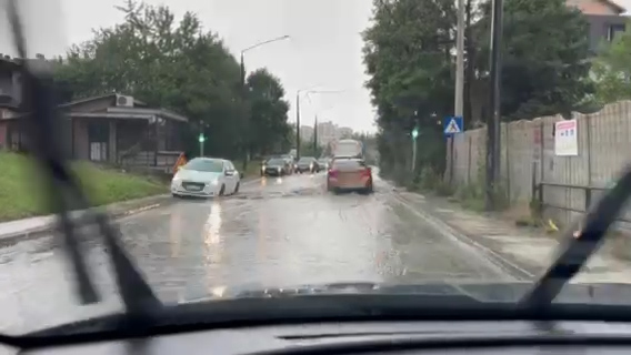 Jako Nevrijeme U Sarajevu Pada I Grad Parlament Bih Ostao Bez Struje