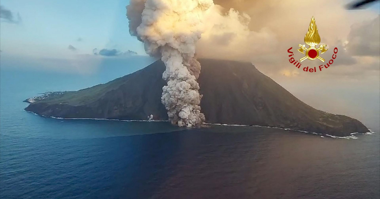 VIDEO Spektakularne Snimke Erupcije Vulkana U Italiji Lava I Pepeo