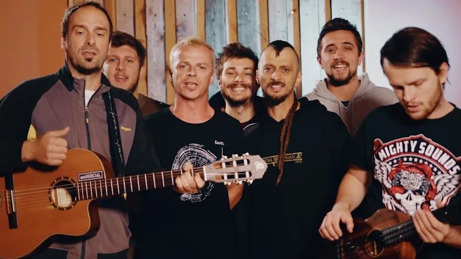 Hit Dubioze Kolektiv se našao na tribini u Cardiffu: Take me to America (FOTO+VIDEO)