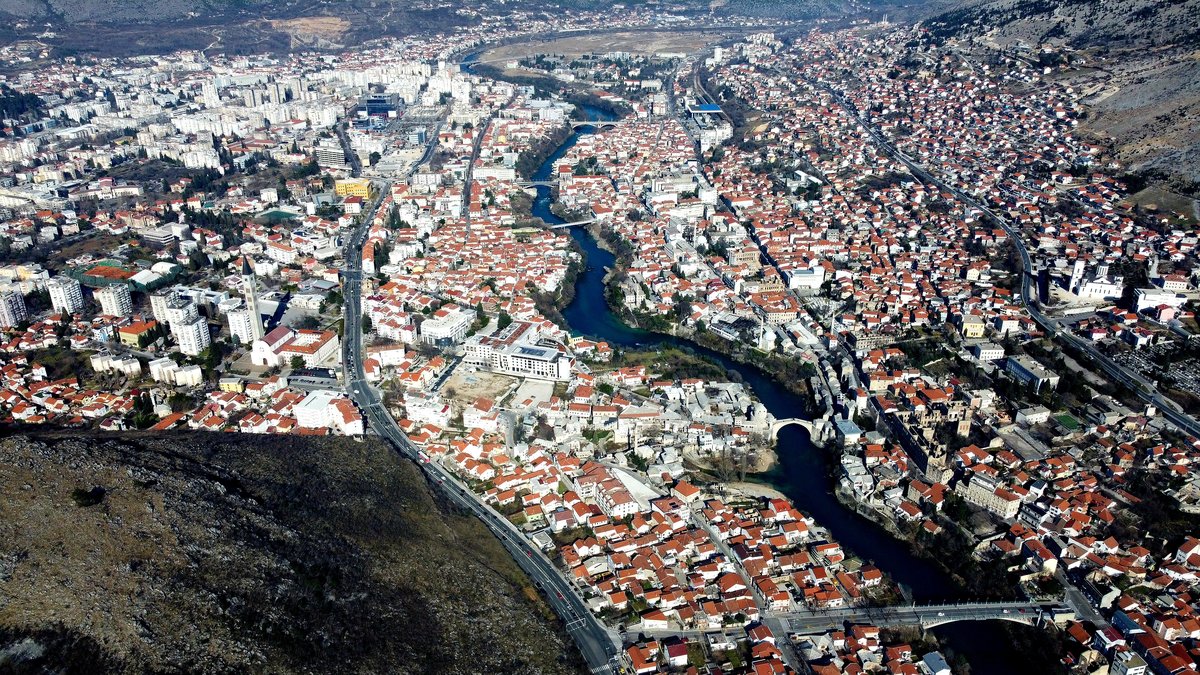 Nesvakidašnja gesta poštara uljepšala Badnji dan Mostarcima