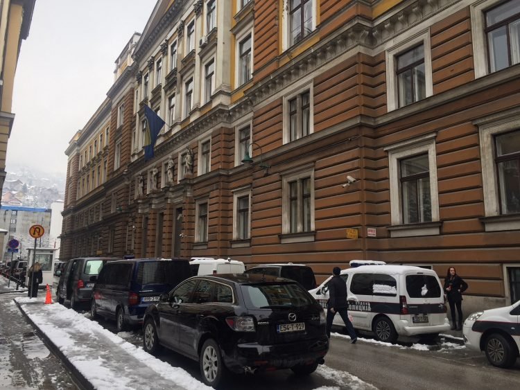 Optuženo pet osoba za pokušaj iznude 150.000 KM u Sarajevu