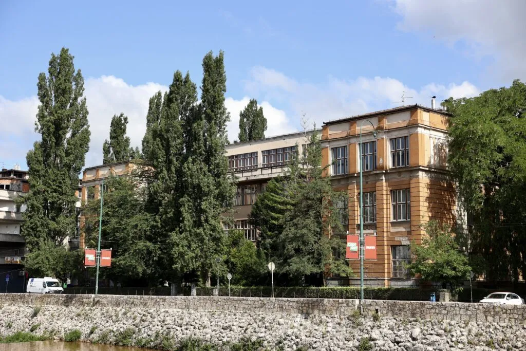 Nakon napada na profesoricu u Gimnaziji Obala, struka upozorava na sunovrat obrazovanja: 