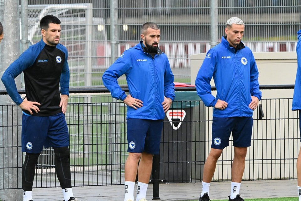 Kao zapeta puška čeka Barbarezov poziv, u međuvremenu mijenja klub i vraća se u Srbiju
