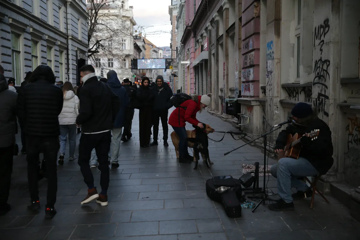 Dok bh. zvaničnici putuju po bijelom svijetu, izostaju potezi za rješavanje gorućih problema građana