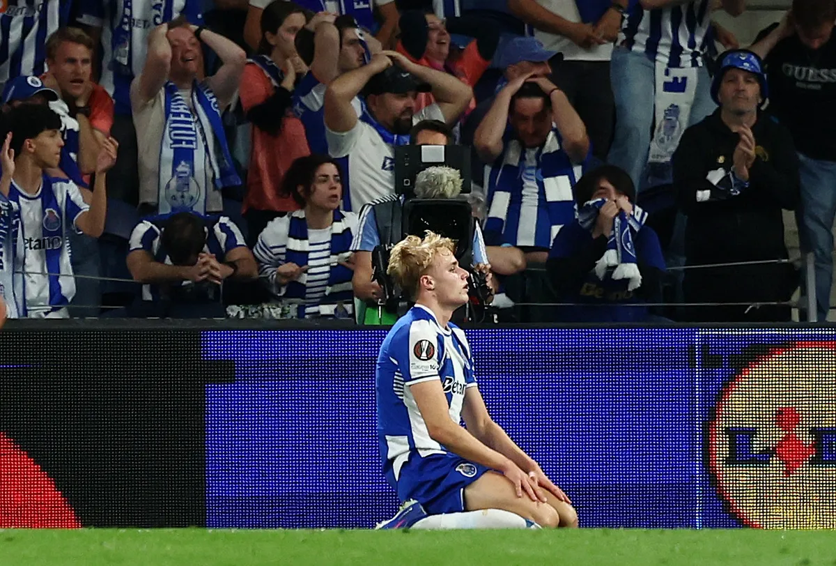 Ovo nisu istine: Porto ostao bez pobjede nakon autogola sa gotovo pola terena (VIDEO)