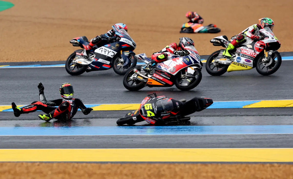 Pogledajte jeziv trenutak nesreće na Moto GP trci u Mađarsko