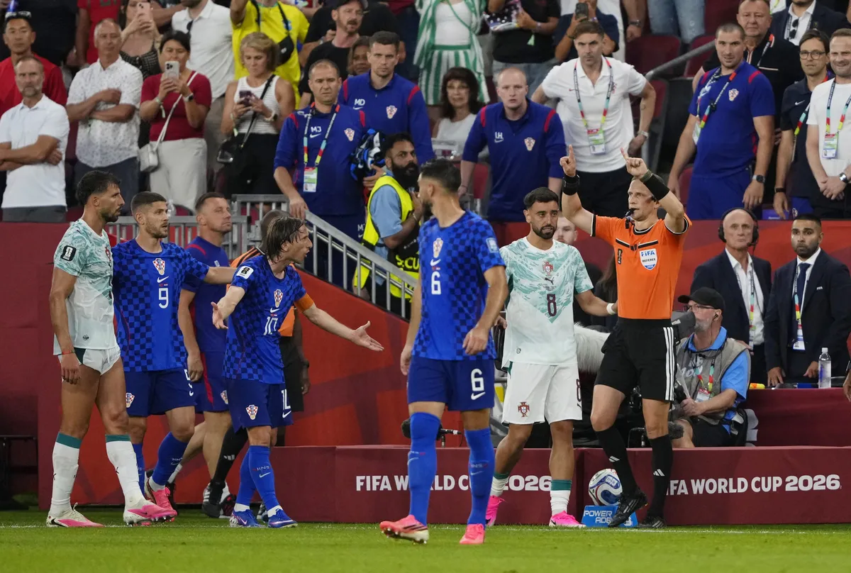 VIDEO Novi snimak sporne situacije šokirao Hrvate, presudio minimalan dodir loptom