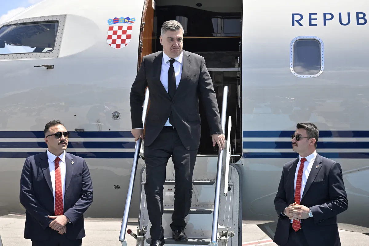 Milanović u Ankari upozorio NATO na naoružavanje Srbije: Nadam se da neće nabaviti nosač aviona na kotačima jer mora nemaju!