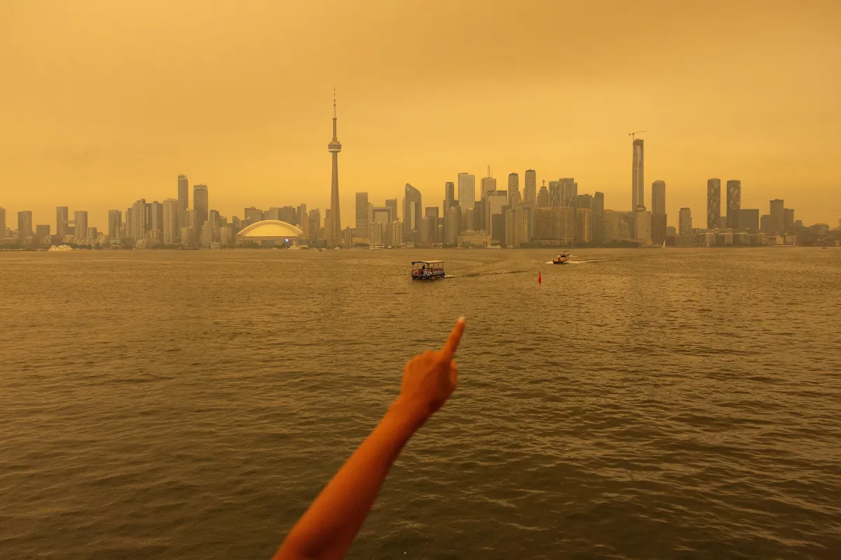 VIDEO Dramatični prizori iz Kanade: Nebo je požutjelo, izdana hitna upozorenja, Toronto na 37,3 stupnjeva