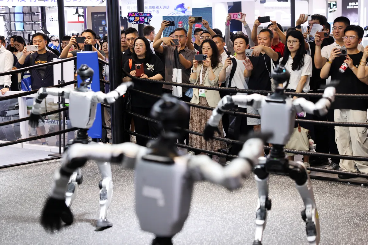 Kinezi su "prekucali igricu": Organizovana prva MMA borba humanoidnih robota u ringu VIDEO