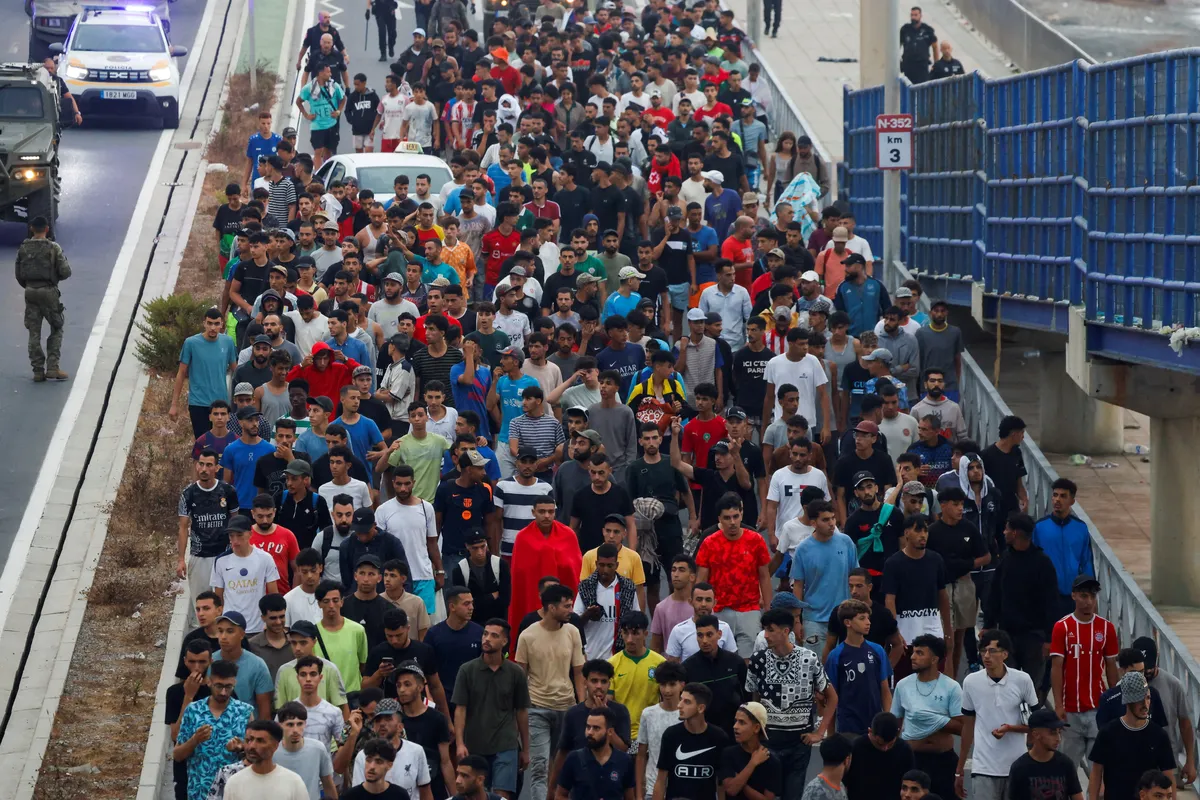 Glasine na društvenim mrežama pokrenule masovni talas migranata ka Ceuti, mislili da se otvara granica za EU