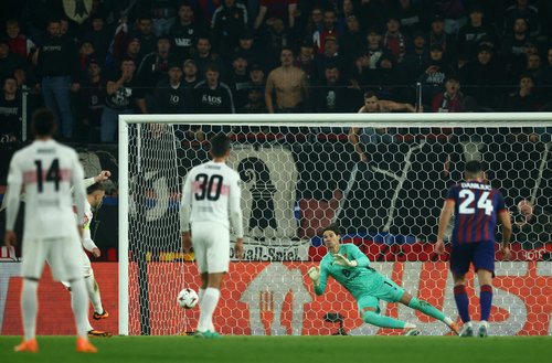 Soccer Football - UEFA Europa League - Basel v VfB Stuttgart - St. Jakob-Park, Basel, Switzerland - October 2, 2025 Basel's Marwin Hitz saves a penalty from VfB Stuttgart's Ermedin Demirovic REUTERS/Denis Balibouse