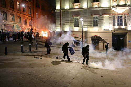 Protesters react to tear gas during an opposition rally on the day of local elections in Tbilisi, Georgia October 4, 2025. REUTERS/Irakli Gedenidze