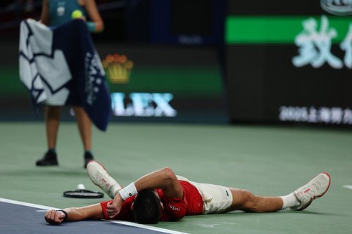 Tennis - ATP Masters 1000 - Shanghai Masters - Qizhong Forest Sports City Arena, Shanghai, China - October 7, 2025 Serbia's Novak Djokovic reacts after sustaining an injury during his round of 16 match against Spain's Jaume Munar REUTERS/Go Nakamura