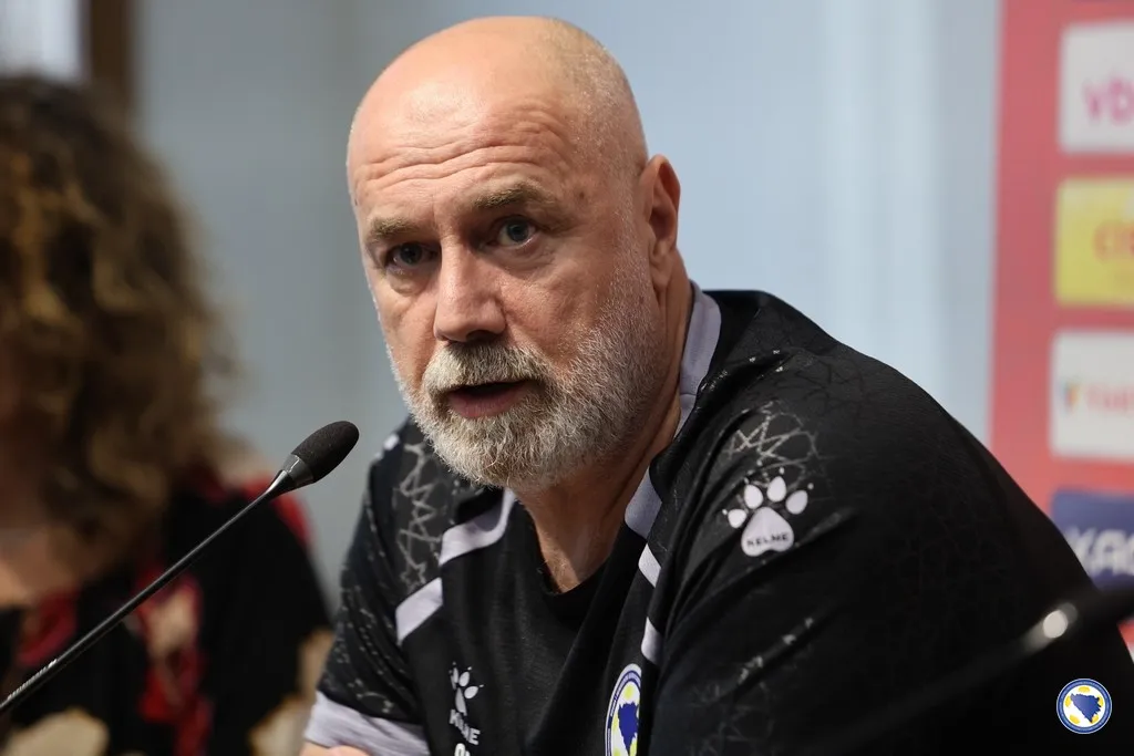 Pratite uživo obraćanje selektora Sergeja Barbareza pred odlučujuće mečeve Zmajeva (VIDEO)