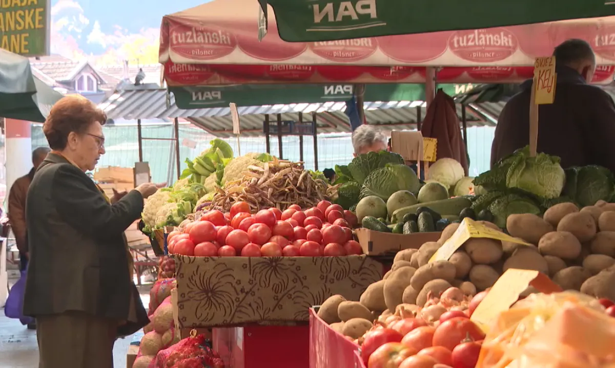Salata za 10 KM? Evo koliko danas košta kupovina na pijaci
