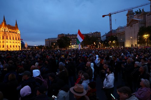 2025-10-05T175231Z_2064562113_RC2T5HA65N9P_RTRMADP_3_HUNGARY-PROTESTS