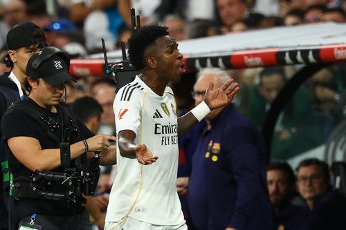 Soccer Football - LaLiga - Real Madrid v FC Barcelona - Santiago Bernabeu, Madrid, Spain - October 26, 2025 Real Madrid's Vinicius Junior reacts after being substituted REUTERS/Susana Vera