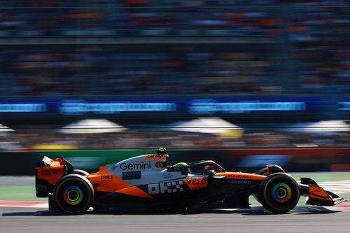 Formula One F1 - Mexico City Grand Prix - Autodromo Hermanos Rodriguez, Mexico City, Mexico - October 26, 2025 McLaren's Lando Norris in action during the race REUTERS/Raquel Cunha