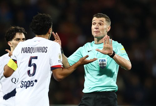 Soccer Football - Ligue 1 - FC Lorient v Paris St Germain - Stade du Moustoir, Lorient, France - October 29, 2025 Referee Willy Delajod talks to Paris St Germain's Marquinhos REUTERS/Stephane Mahe