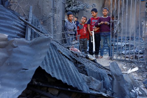 Palestinian children inspect the site of an overnight Israeli strike on a house, in Nuseirat, central Gaza Strip, October 29, 2025. REUTERS/Mahmoud Issa