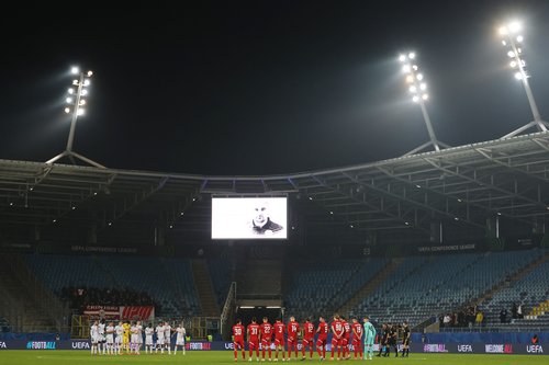Soccer Football - UEFA Conference League - Dynamo Kyiv v Zrinjski Mostar - Lublin Arena, Lublin, Poland - November 6, 2025 General view during a minutes silence for Bosnian manager Mladen Zizovic before the match REUTERS/Kacper Pempel