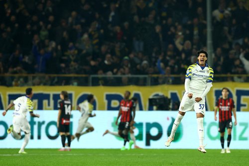 Soccer Football - Serie A - Parma v AC Milan - Stadio Ennio Tardini, Parma, Italy - November 8, 2025 Parma's Mariano Troilo celebrates their second goal scored by Enrico Del Prato REUTERS/Ciro De Luca