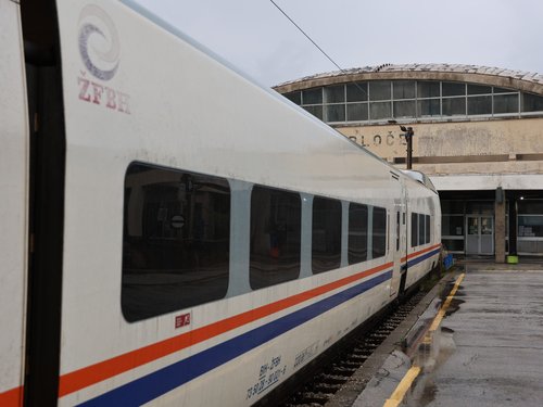 Prvi međunarodni vlak na novoj željezničkoj liniji Sarajevo-Ploče-Sarajevo krenuo je u nedjelju iz stanice Ploče