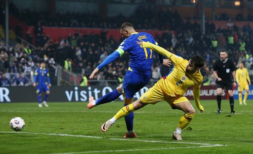 Soccer Football - FIFA World Cup - UEFA Qualifiers - Group H - Bosnia and Herzegovina v Romania - Stadion Bilino Polje, Zenica, Bosnia and Herzegovina - November 15, 2025 Bosnia and Herzegovina's Edin Dzeko scores their first goal REUTERS/Amel Emric