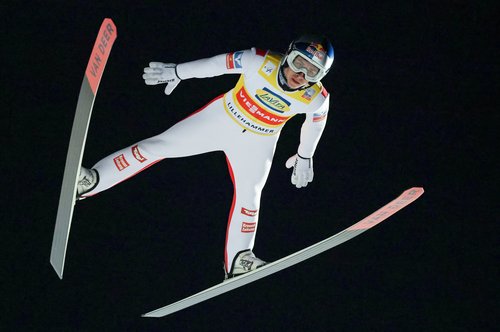Ski Jumping - FIS Ski Jumping World Cup - Lillehammer, Norway - November 22, 2025 Austria's Daniel Tschofenig in action during the Men's Individual HS140 Geir Olsen/NTB via REUTERS ATTENTION EDITORS - THIS IMAGE WAS PROVIDED BY A THIRD PARTY. NORWAY OU