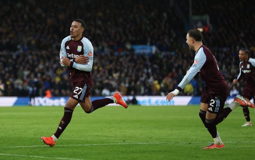 Soccer Football - Premier League - Leeds United v Aston Villa - Elland Road, Leeds, Britain - November 23, 2025 Aston Villa's Morgan Rogers celebrates scoring their second goal with Matty Cash REUTERS/Chris Radburn EDITORIAL USE ONLY. NO USE WITH UNAUTHO