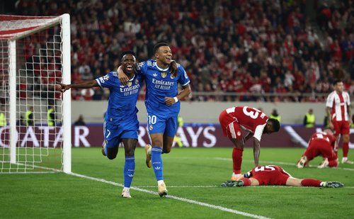 Soccer Football - UEFA Champions League - Olympiacos v Real Madrid - Georgios Karaiskakis Stadium, Piraeus, Greece - November 26, 2025 Real Madrid's Kylian Mbappe celebrates scoring their fourth goal with Vinicius Junior REUTERS/Stephane Mahe