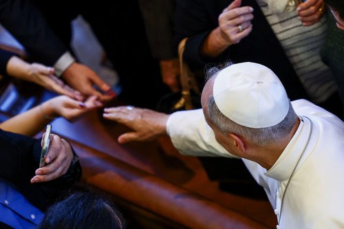 Pope Leo XIV meets with faithfuls at a nursing home of the Little Sisters of the Poor, during his first apostolic journey, in Istanbul, Turkey, November 28, 2025. REUTERS/Yara Nardi