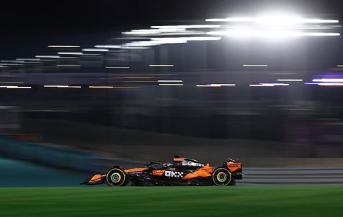 Formula One F1 - Qatar Grand Prix - Lusail International Circuit, Lusail, Qatar - November 29, 2025 McLaren's Oscar Piastri in action during the sprint race REUTERS/Jakub Porzycki