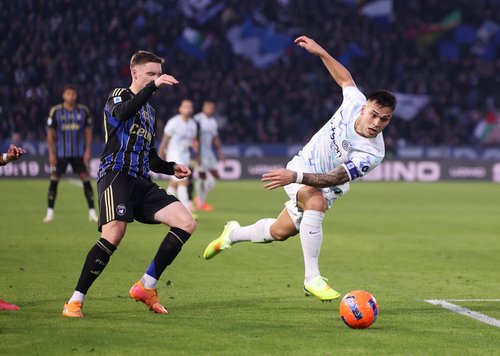 Soccer Football - Serie A - Pisa SC v Inter Milan - Arena Garibaldi Stadio Romeo Anconetani, Pisa, Italy - November 30, 2025 Inter Milan's Lautaro Martinez in action REUTERS/Claudia Greco