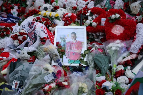 Soccer Football - Premier League - Liverpool v Nottingham Forest - Anfield, Liverpool, Britain - November 22, 2025 General view of flowers outside the stadium before the match in tribute to Diogo Jota REUTERS/Phil Noble EDITORIAL USE ONLY. NO USE WITH UNA