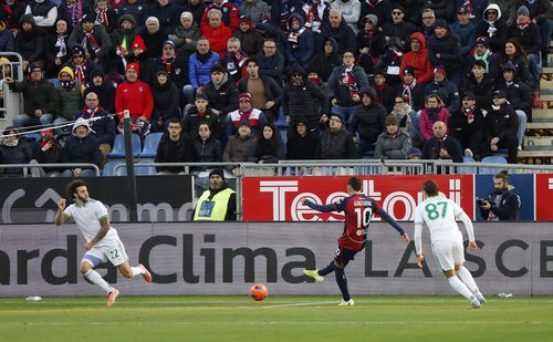 Soccer Football - Serie A - Cagliari v AS Roma - Unipol Domus, Cagliari, Italy - December 7, 2025 Cagliari's Gianluca Gaetano scores their first goal REUTERS/Remo Casilli