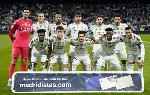 Soccer Football - LaLiga - Real Madrid v Celta Vigo - Santiago Bernabeu, Madrid, Spain - December 7, 2025 Real Madrid players pose for a team group photo before the match REUTERS/Ana Beltran