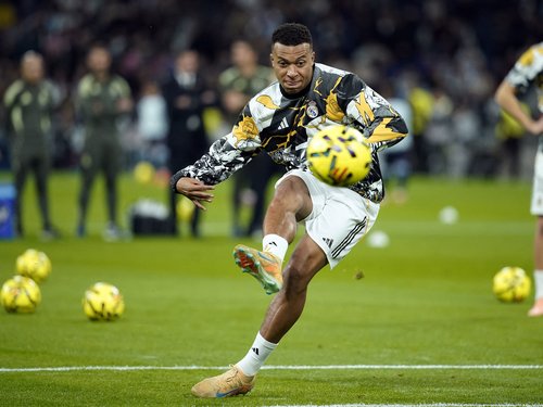 Soccer Football - LaLiga - Real Madrid v Celta Vigo - Santiago Bernabeu, Madrid, Spain - December 7, 2025 Real Madrid's Kylian Mbappe during the warm up before the match REUTERS/Ana Beltran