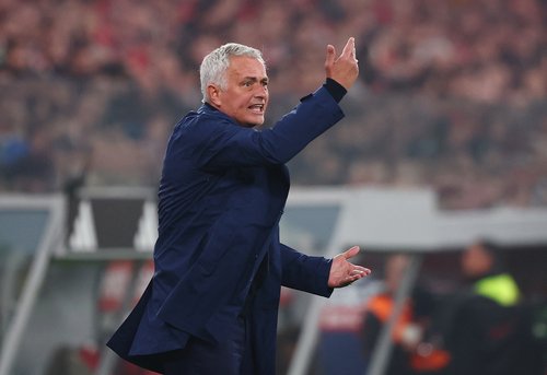 Soccer Football - Primeira Liga - Benfica v Sporting CP - Estadio da Luz, Lisbon, Portugal - December 5, 2025 Benfica coach Jose Mourinho reacts REUTERS/Pedro Nunes