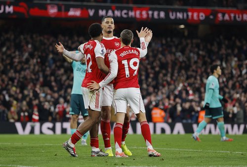 Soccer Football - Premier League - Arsenal v Wolverhampton Wanderers - Emirates Stadium, London, Britain - December 13, 2025 Arsenal's Jurrien Timber, William Saliba and Leandro Trossard celebrate their first goal, an own goal scored by Wolverhampton Wand