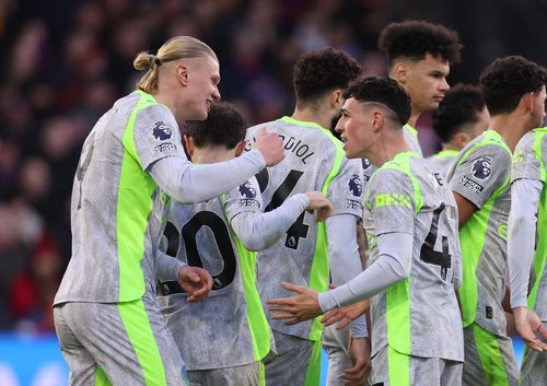 Soccer Football - Premier League - Crystal Palace v Manchester City - Selhurst Park, London, Britain - December 14, 2025 Manchester City's Phil Foden celebrates scoring their second goal with Erling Haaland REUTERS/David Klein EDITORIAL USE ONLY. NO USE W