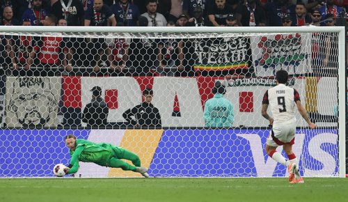 Soccer Football - FIFA Intercontinental Cup - Final -