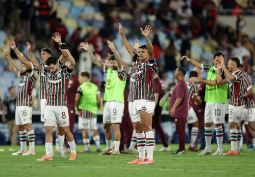 Soccer Football - Brasileiro Championship - Fluminense v Flamengo - Estadio Maracana, Rio de Janeiro, Brazil - November 19, 2025 Fluminense's Thiago Silva celebrates with teammates after the match REUTERS/Ricardo Moraes