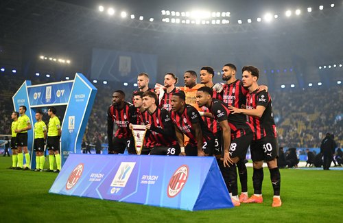 Soccer Football - Supercoppa Italiana - Semi Final - Napoli v AC Milan - Al Awwal Park, Riyadh, Saudi Arabia - December 18, 2025 AC Milan players pose for a team group photo before the match REUTERS/Daniele Mascolo